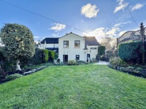 Westgate, Almondbury, Huddersfield, HD5 8XJ