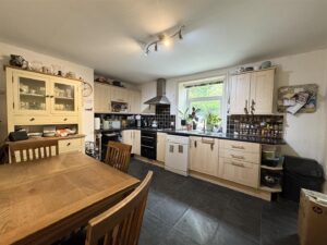 Dearne Terrace, Scissett, Huddersfield HD8 9HP