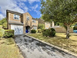 Longcroft, Almondbury, Huddersfield, HD5 8XW