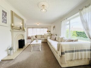 Pennine Drive, Scissett, Huddersfield HD8 9JD