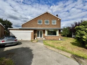 Far View Bank, Almondbury, Huddersfield, HD5 8EP