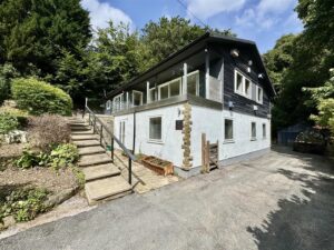 Fleminghouse Lane, Almondbury, Huddersfield, HD5 8TX