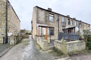 Hallas Road, Kirkburton, Huddersfield HD8 0QF
