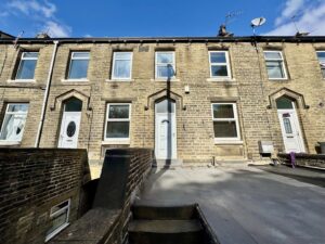 Woodhead Road, Lockwood, Huddersfield, HD4 6ET