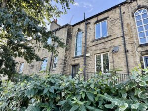 Huddersfield Road, Holmfirth, HD9 3AS