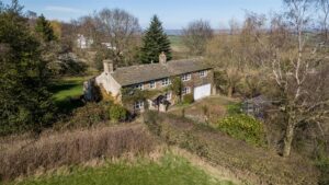 Liley Lane, Grange Moor, Wakefield, WF4 4EN