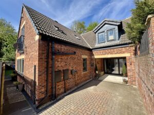 Wakefield Road, Clayton West, Huddersfield  HD8 9NN