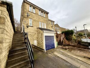 Fullwood Drive, Golcar, Huddersfield, HD7 4JH