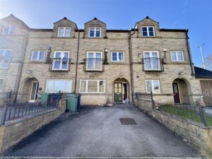 Thorpe Grange Gardens, Almondbury, Huddersfield, HD5 8BY