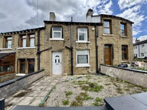 Brow Road, Paddock, Huddersfied, HD1 4TP