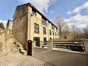 Lower Sunny Bank Court, Meltham, Holmfirth, HD9 5AE